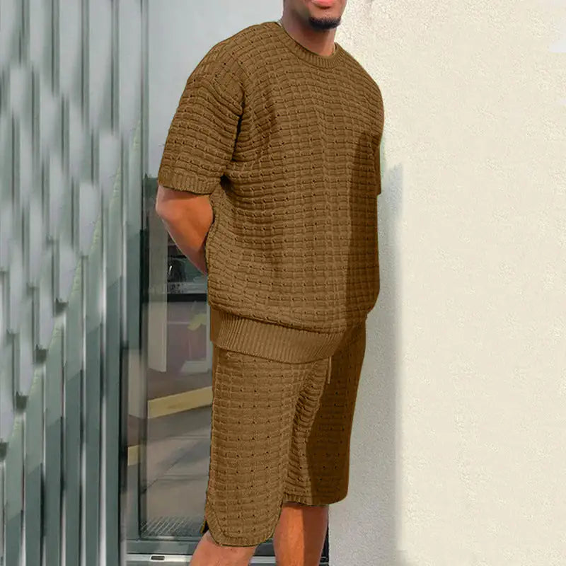 AmoorMen's Men's Loose Fit Linen Outfit. Breathable and comfortable linen outfit in a relaxed fit. Perfect for summer weather and casual occasions.